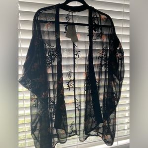 New with tags floral Kimno